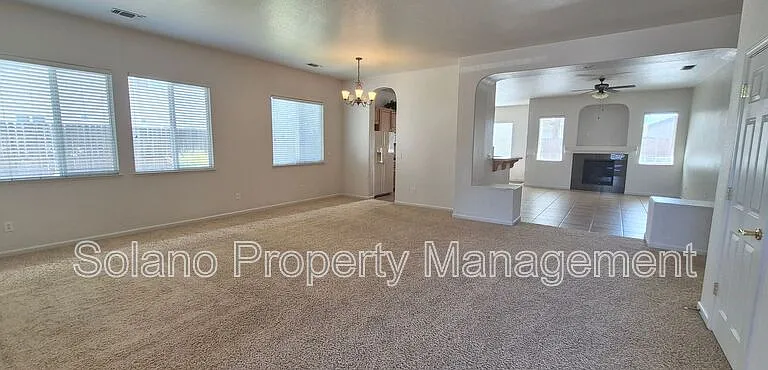 1085 Crystal Springs Dr — Photo 2