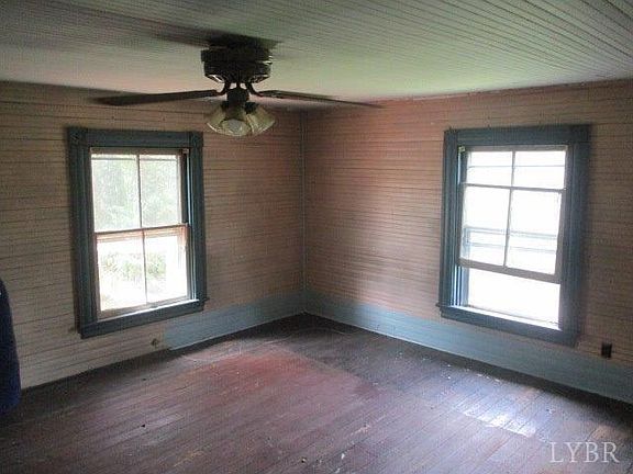3rd image of 2340 Kemper St
