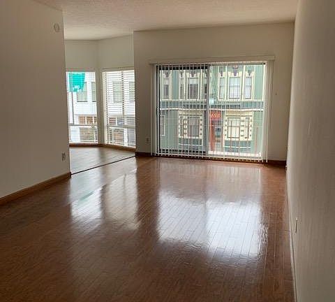 3rd image of 103-3476 Sacramento St #103