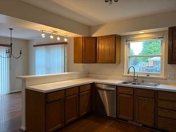 4th image of 328 N Pointe Dr