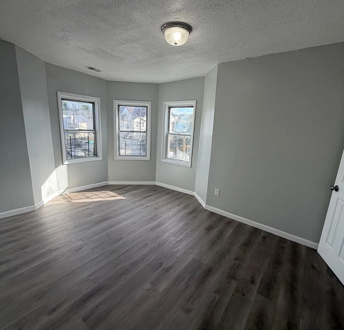 3 bed, $1,875 — Photo 1