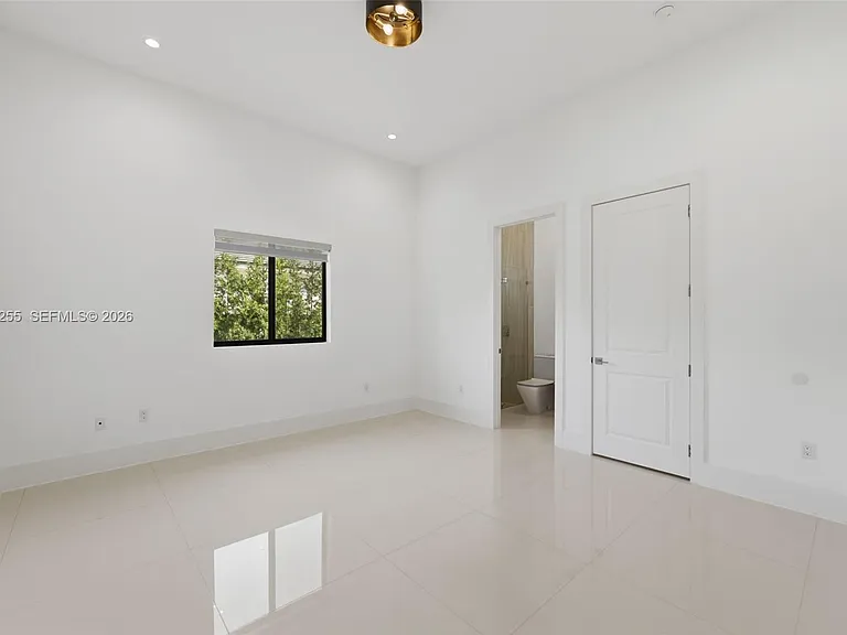 10005 SW 66th St — Photo 38