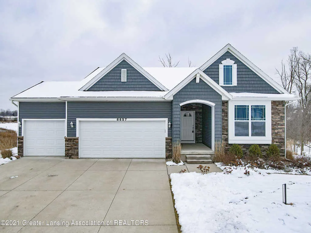 8657 Yellowstone Ln photo 1