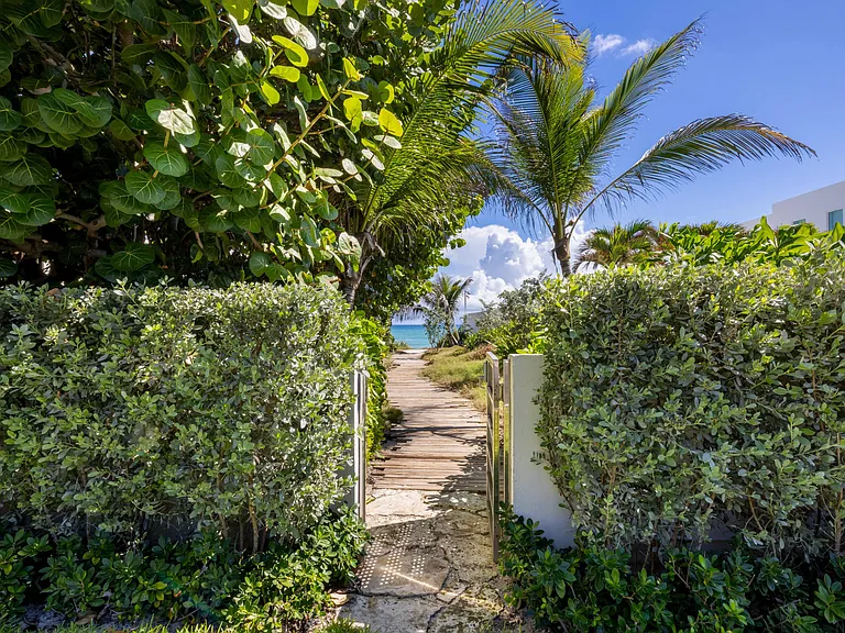 1048 S Ocean Blvd — Photo 2