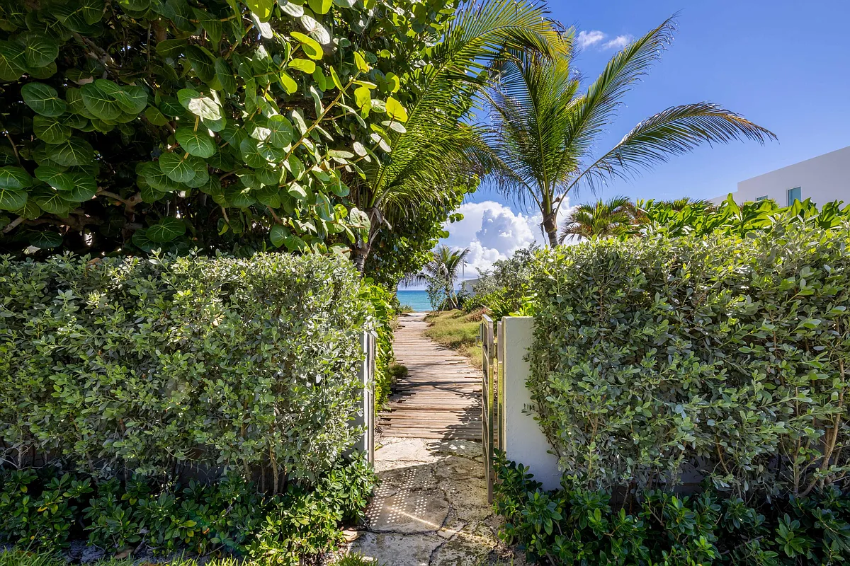 Building Photo - 1048 S Ocean Blvd