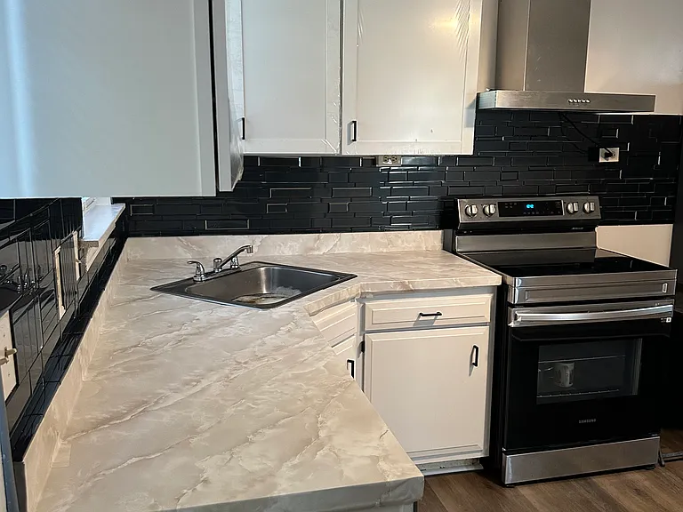 933 Rock Creek Rd — Photo 3