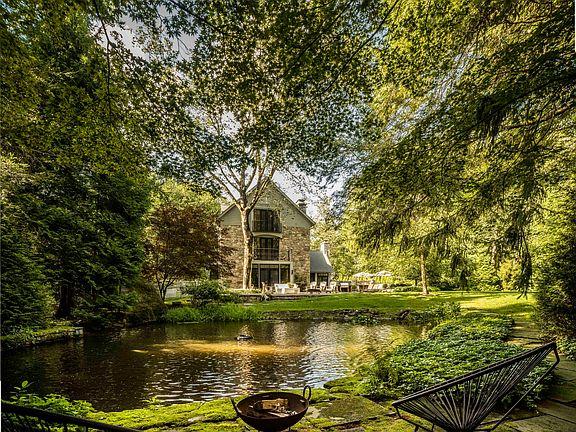 2nd image of 31 Stonybrook Road