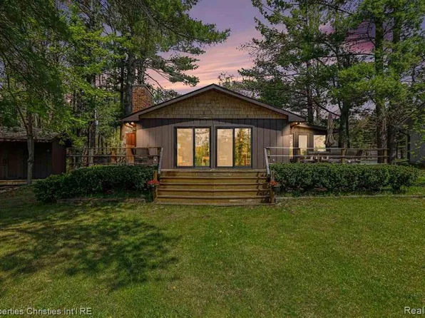 1405 N Shore Dr, Gaylord, MI 49735