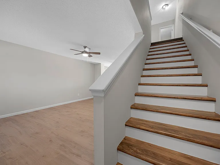 1012 Chesterfield Dr — Photo 17