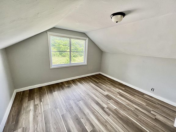 4th image of 109 E 3rd St #A