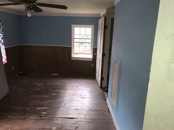 2nd image of 953 W Elmwood Dr