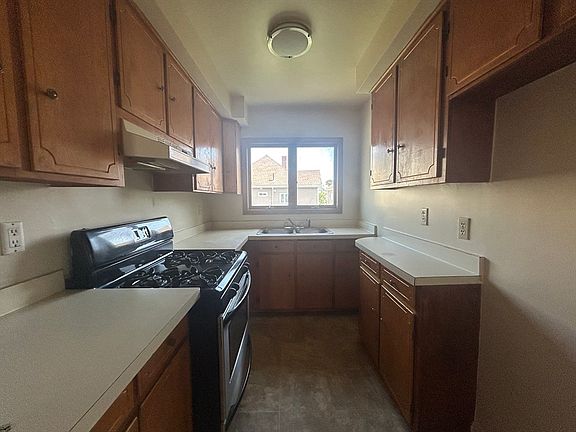 5th image of 33 Sidney St #2