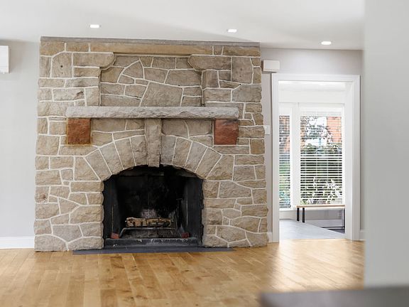 4th image of 1512 Valmont St