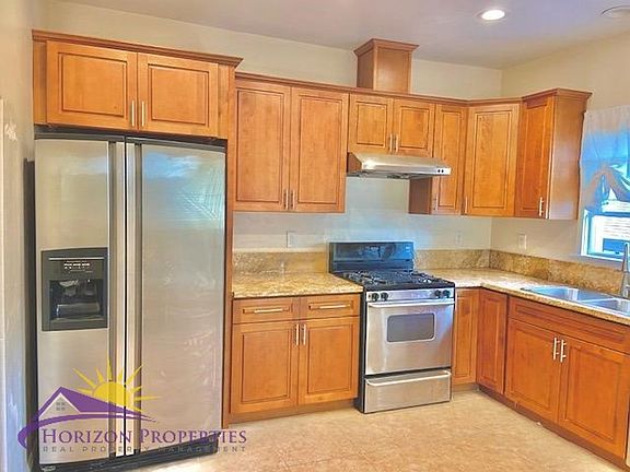 5th image of 3914 35th St Unit A