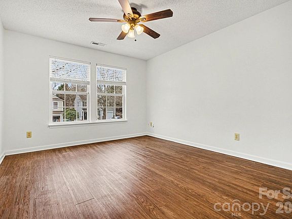 4th image of 2035 Dunsmore Ln