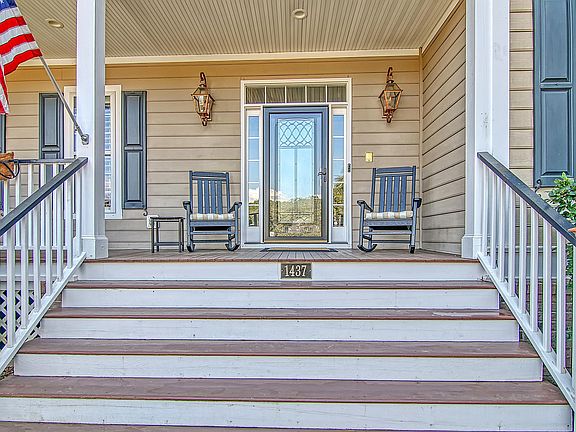 3rd image of 1437 Lagoon Park Cir