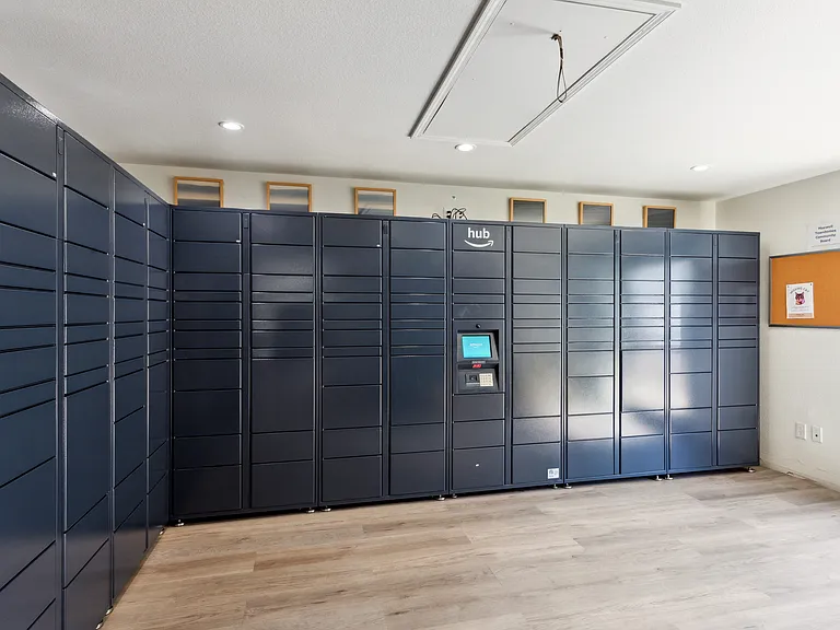 Amazon Package Lockers