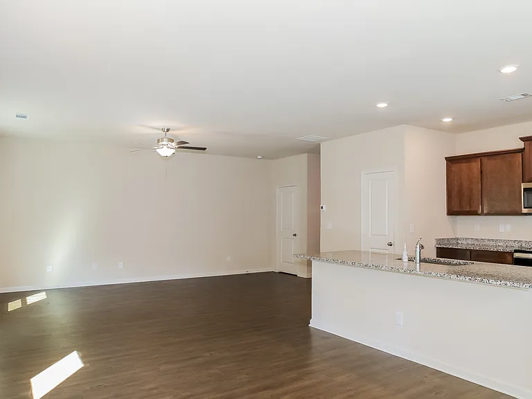 732 Fitzroy Dr — Photo 4