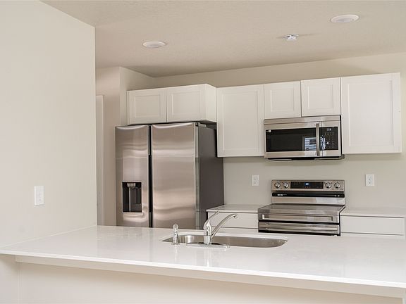 3rd image of 407 Juniper St