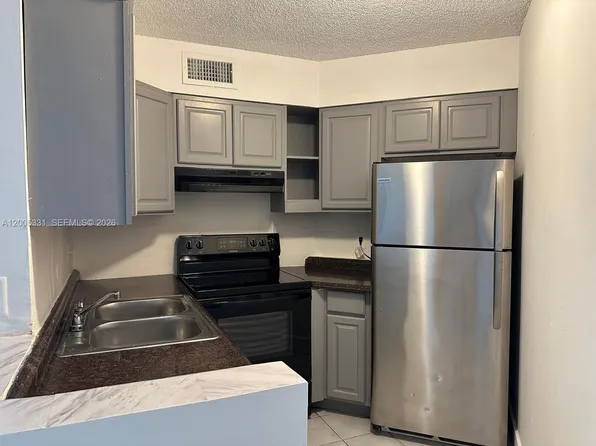 215 Lake Pointe Dr, Fort Lauderdale, FL