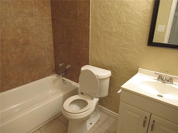 5th image of 115 W Rogers St APT 1