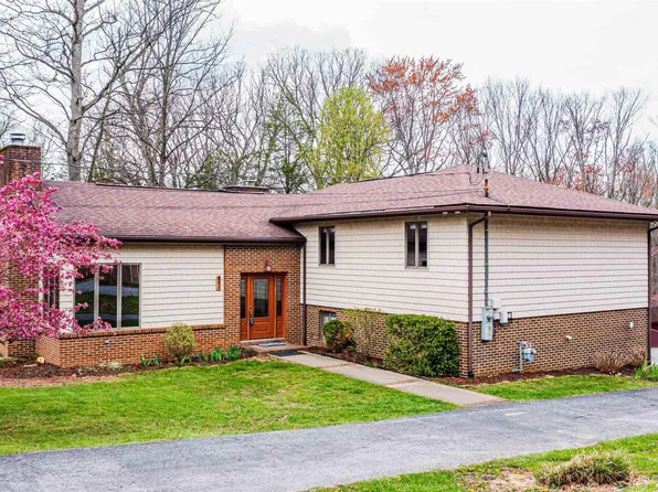 886 Shaffer Ln, Morgantown, WV 26508