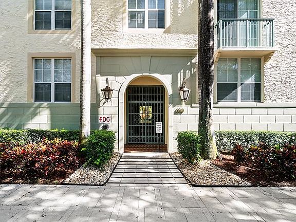 2nd image of 630 Sapodilla Ave #111