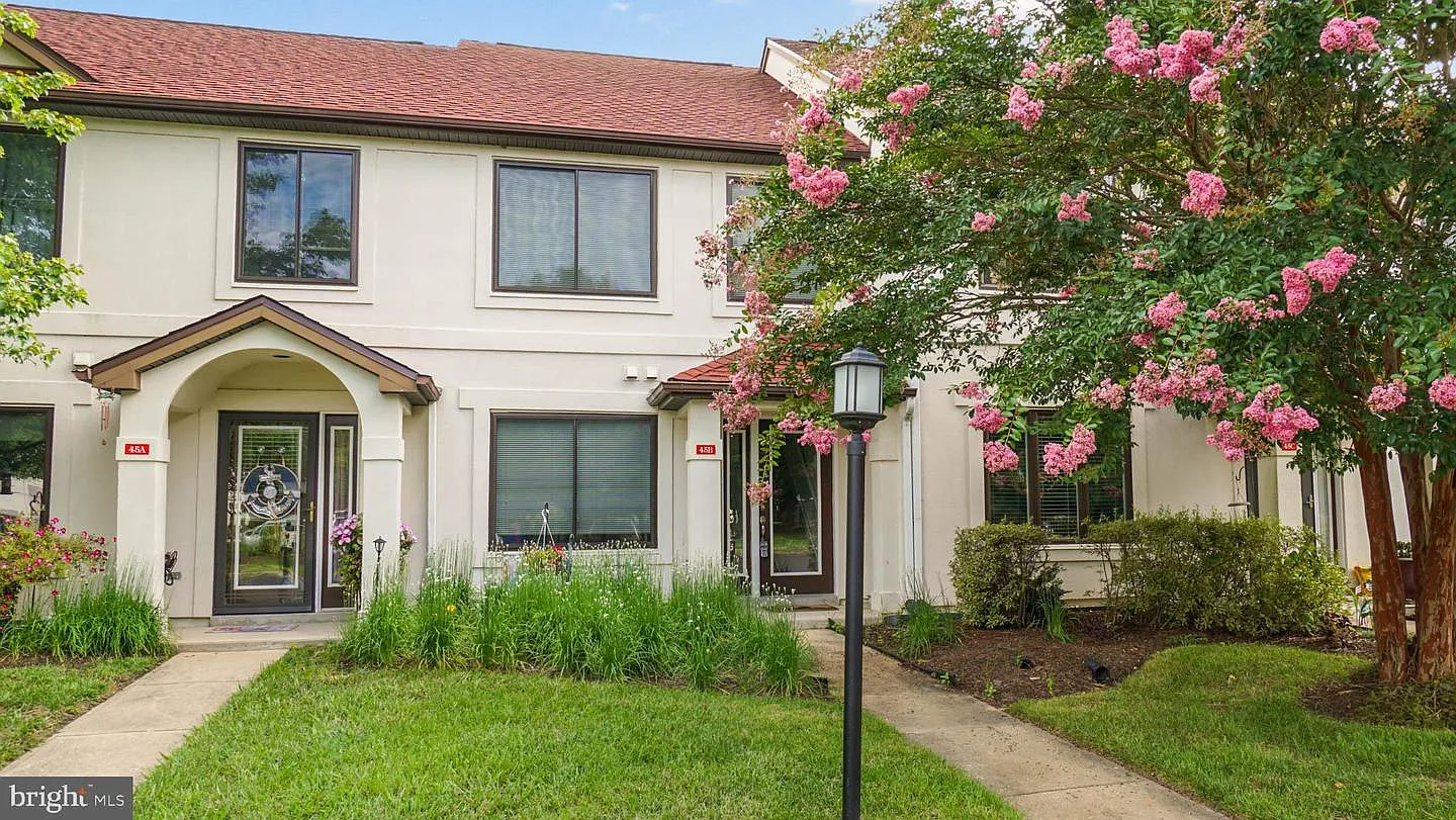 2 bed, 2.5 bath, 1312 sqft, $2,300 — Photo 1
