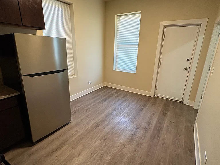 1117 S Troy St #1R — Photo 7