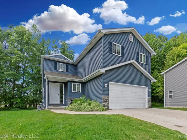 6555 Skylar Ln, Waterford, MI 48327