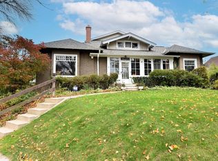 2176 N 73rd St, Wauwatosa, WI 53213