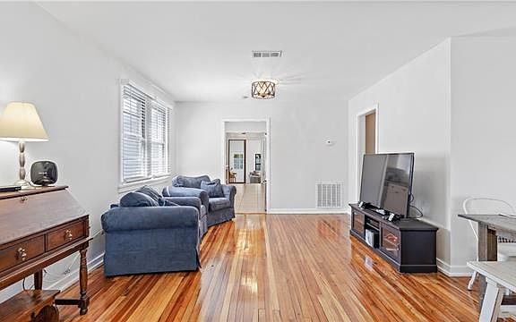 2nd image of 3113 Kansas Ave
