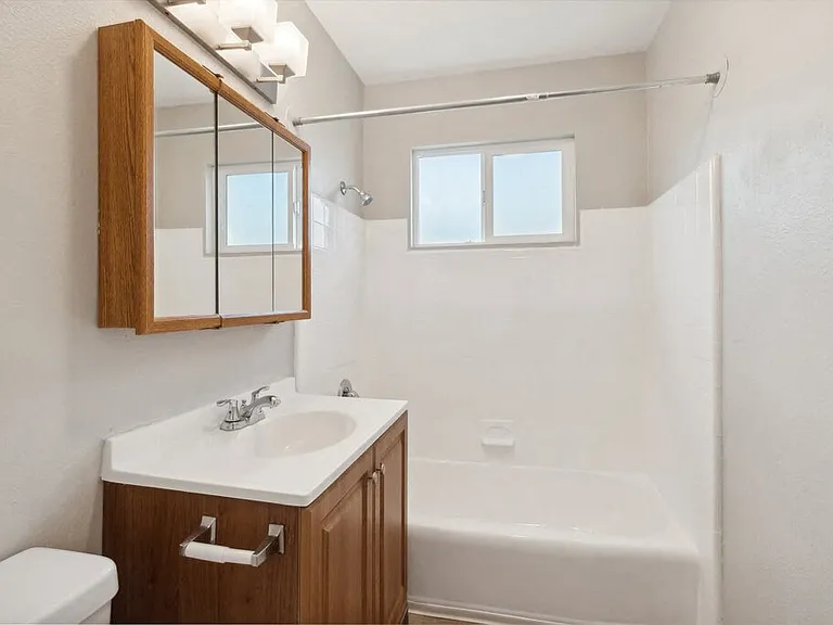 Park Crest Apartments — Photo 6