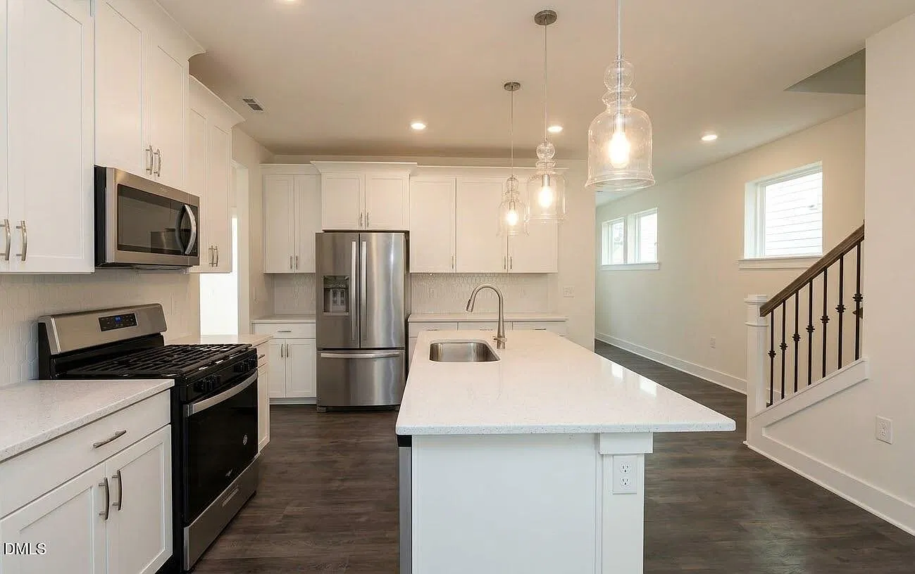 4 bed, 3.0 bath, 2159 sqft, $2,395 — Photo 3