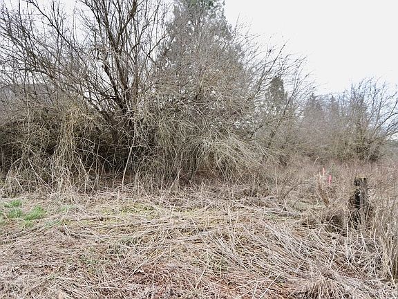 5th image of 427 NE Stringham Rd