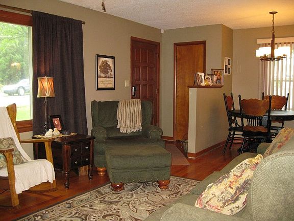 3rd image of 619 Peacher St
