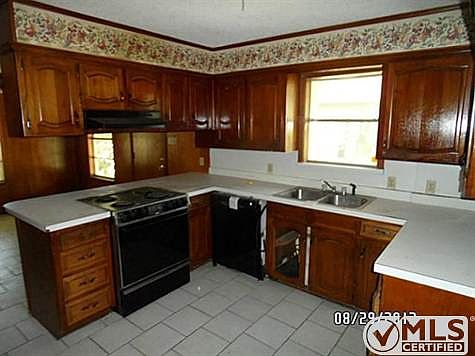 3rd image of 1132 Dora St