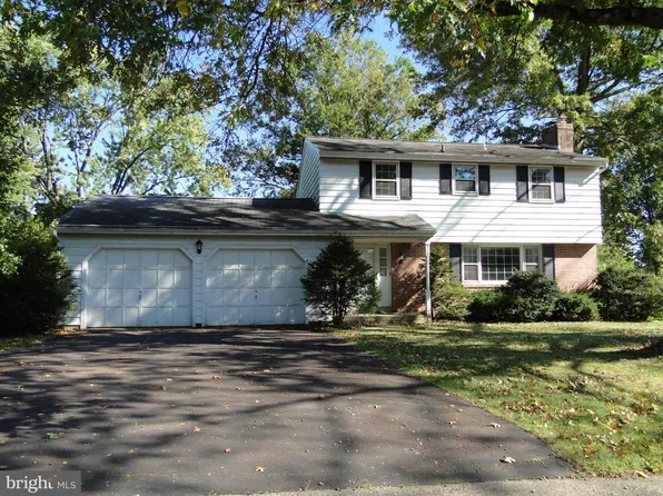 325 S 10th St, Quakertown, PA 18951