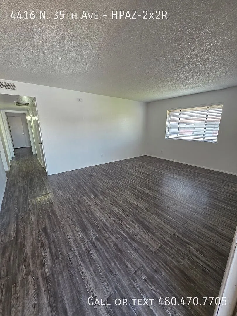 Large, renovated 2 bedroom/2 bath units in Phoenix $1,249.00 (Limited units) plus 1 month free re... — Photo 2