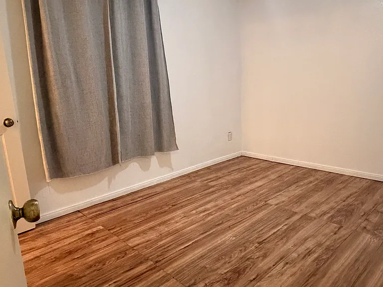 208 S Thorson Ave — Photo 9