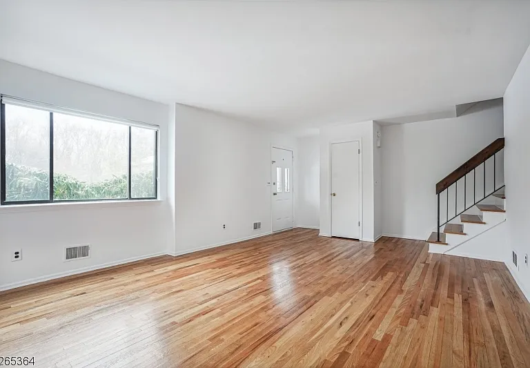38 Park St #13D — Photo 1