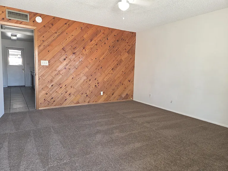 1418 E Broadmor Dr — Photo 2