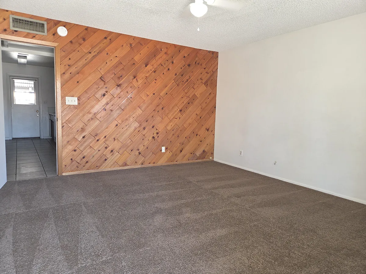 Building Photo - 1418 E Broadmor Dr