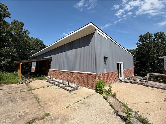 4th image of 28 Tudor Ln