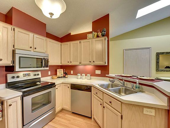 5th image of 517 Crestview Forest Dr S