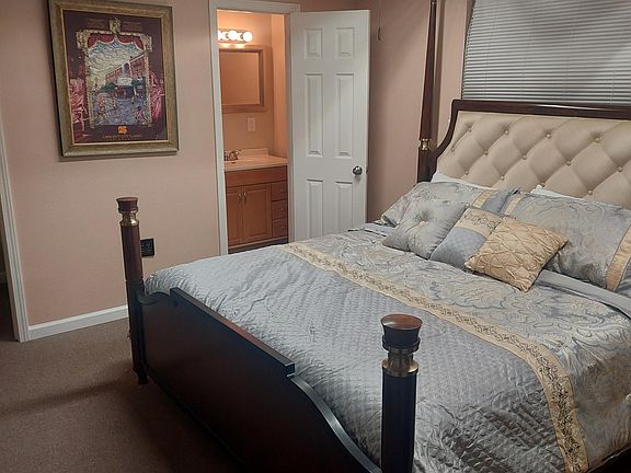 5th image of 3044 Galleria Dr #D