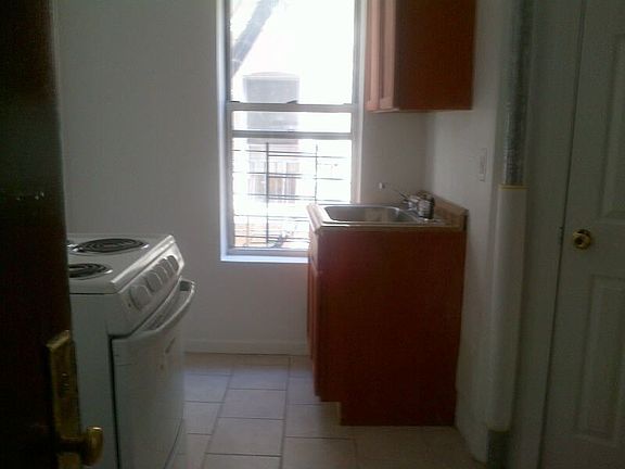 3rd image of 304 W 147th St APT 14