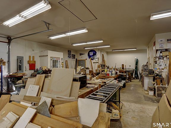5th image of 16 Maple Avenue