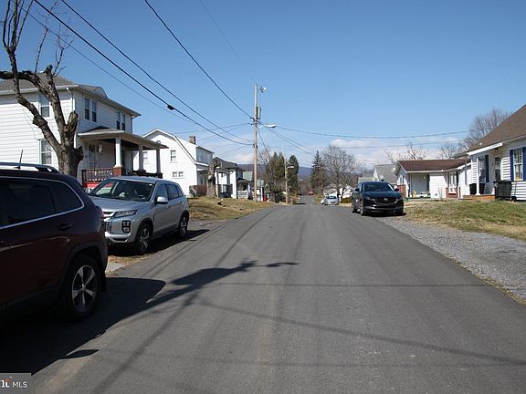 5th image of 174 McCoole Ave