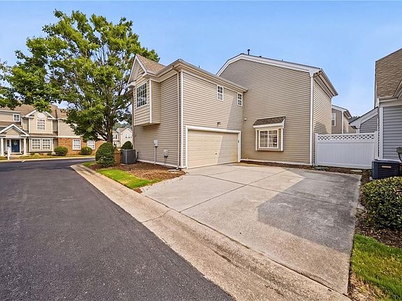 3rd image of 1504 Coolspring Way